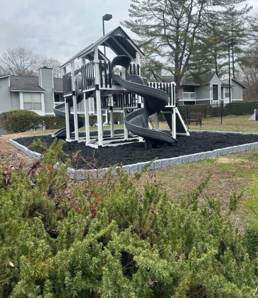 Building Photo - 2001 Northcliffe Dr