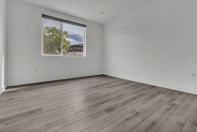 Building Photo - 1879 Union St