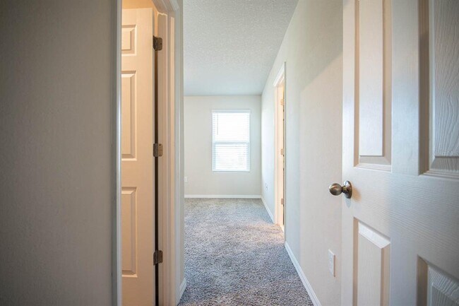 Building Photo - 425 Legacy Lp