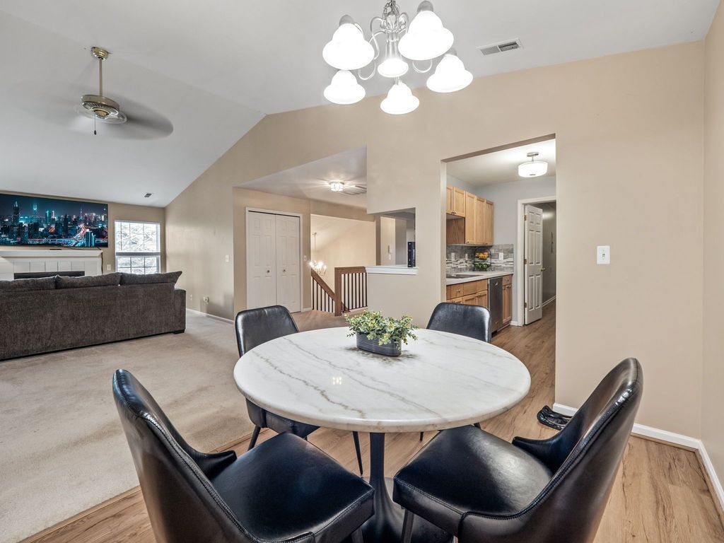 Building Photo - 44975 Marigold Dr