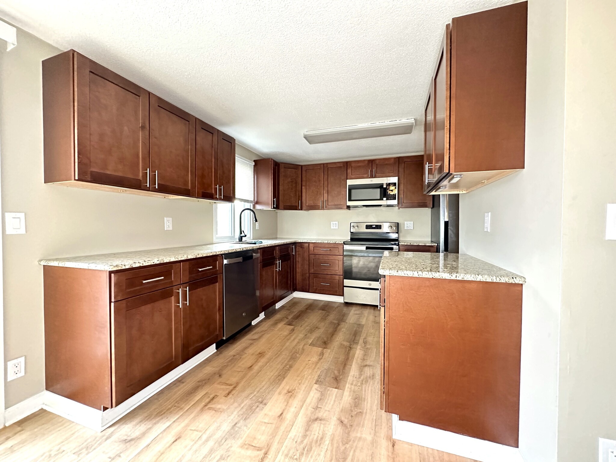 Building Photo - 362 Cameco Cir