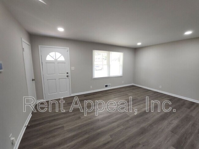 Building Photo - 5370 Longmeadow Ln