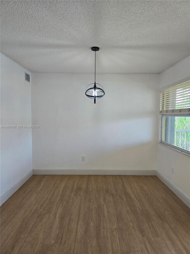 Building Photo - 2510 SE 19th Pl