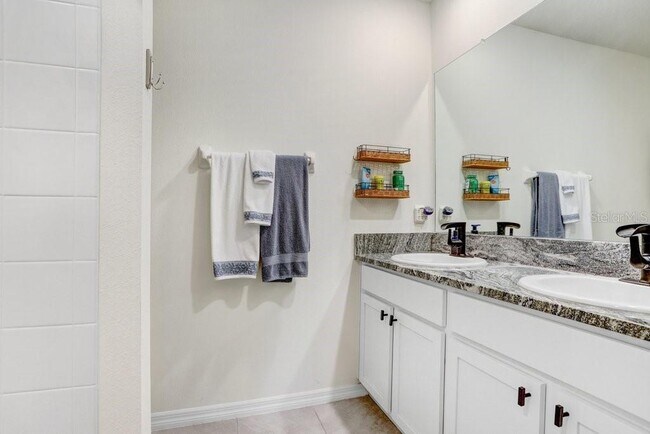 Building Photo - 17020 Oval Rum Dr