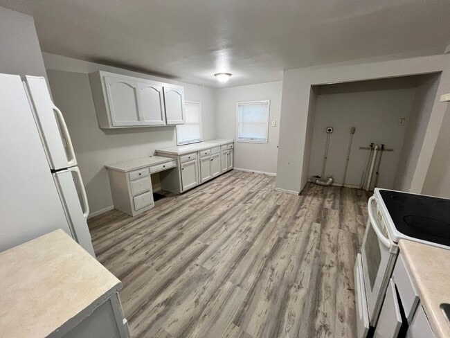 Building Photo - 15301 E Mayes Rd