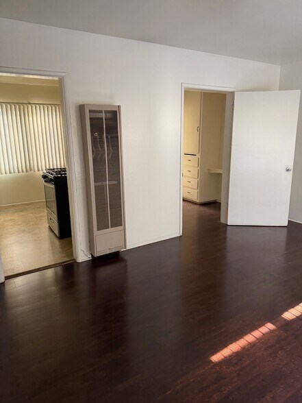 Building Photo - 212 Santa Fe S Ave