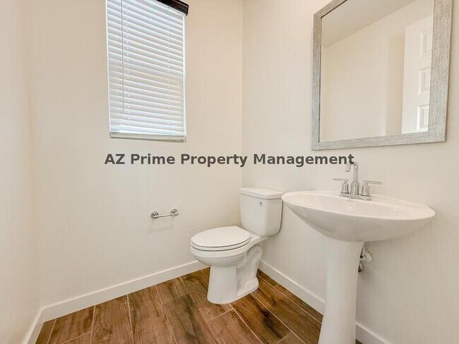 Building Photo - 920 E Anderson Ave