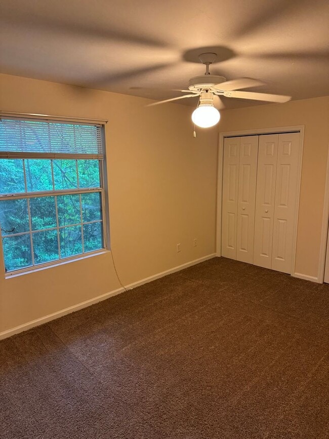 Building Photo - 3/2 Townhouse Available for Immediate Occu...