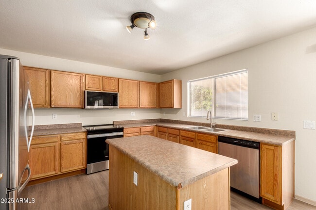 Building Photo - 10479 W Emerald Ln