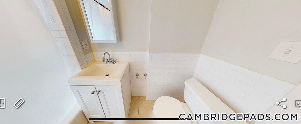 Building Photo - 38 Gibson St