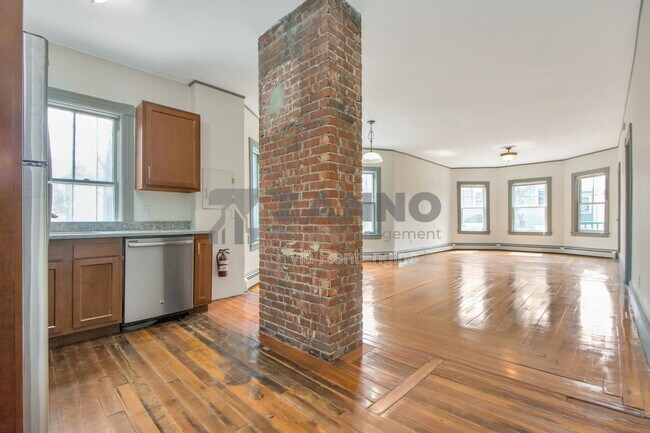 Building Photo - 19 Arnold St