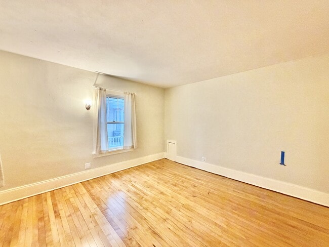 Building Photo - 715 Bushnell St