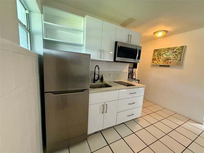 Building Photo - 3208 Canal Dr