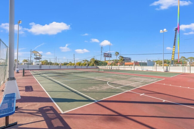 Building Photo - 8743 Thomas Dr