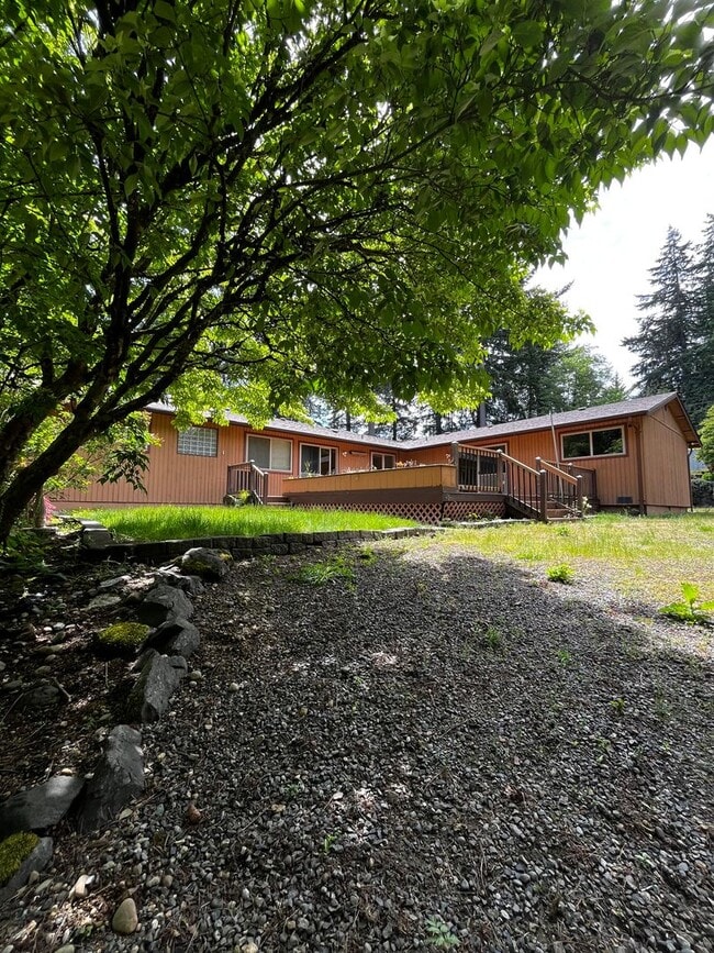 Building Photo - Gorgeous 3 BD 2.25 BA Home on 2 Acres!