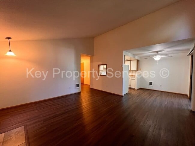 Building Photo - MOVE IN SPECIAL! HALF OFF! Updated Condo in Hazel Dell