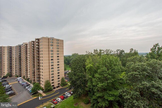Building Photo - 203 Yoakum Pkwy