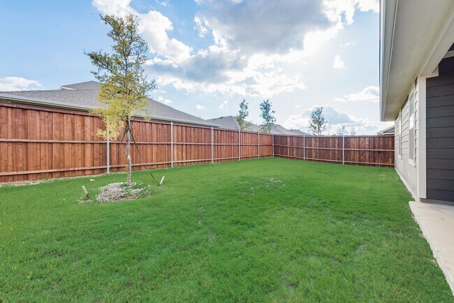 Building Photo - Beautiful 3-Bedroom Home in Aubrey ISD – Built in 2023!