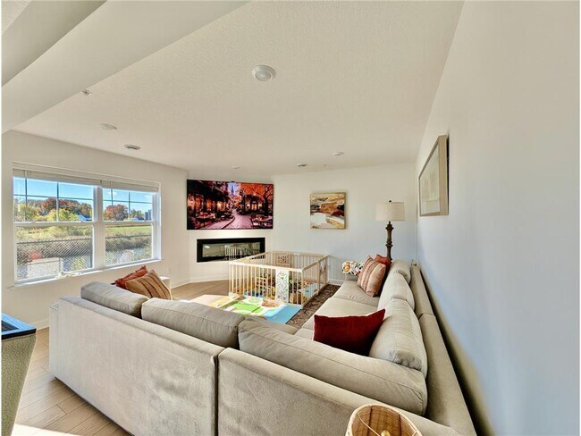 Building Photo - 1073 Jubert Dr