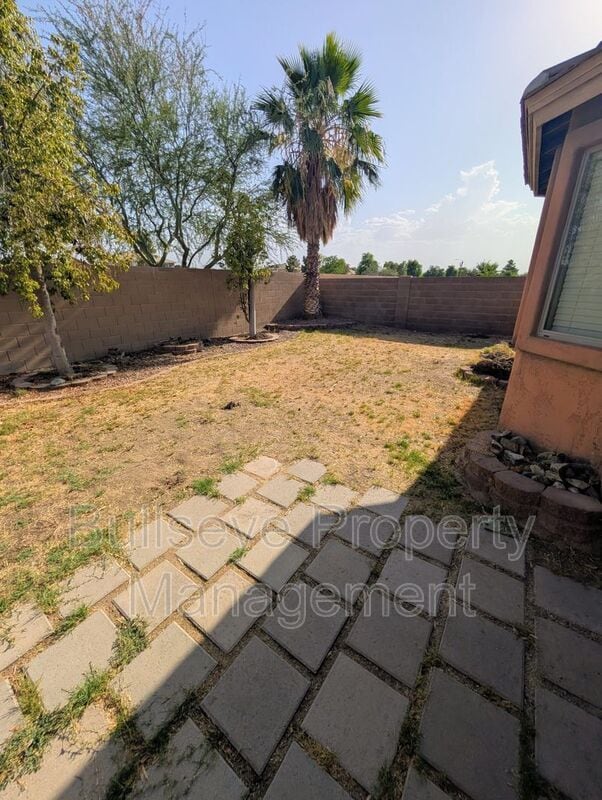 Building Photo - 45553 W Sky Ln