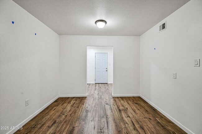 Building Photo - 430 W 3rd St