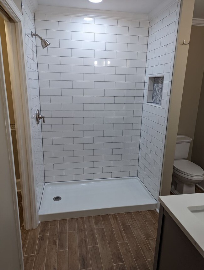 Building Photo - Newly renovated three bedroom, two bath ho...