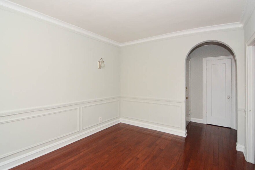 Building Photo - 549.5 W Surf St