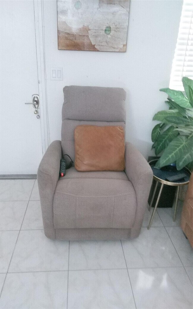 Building Photo - 307 Saxony Dr