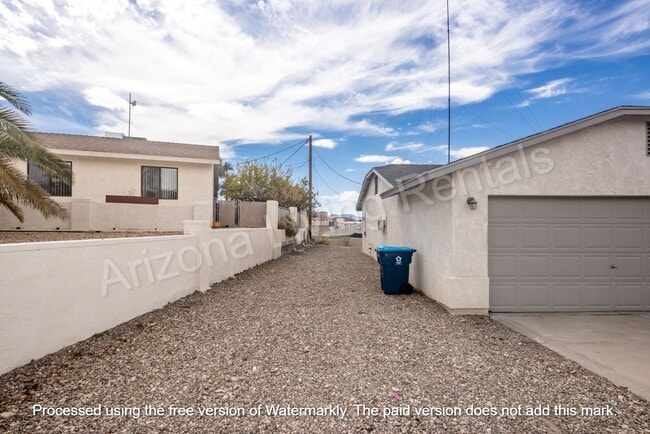Building Photo - MOVE IN SPECIAL $800 OFF