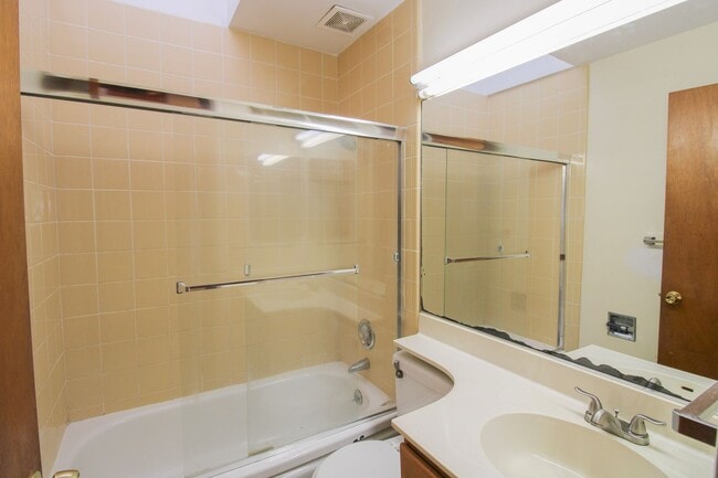Building Photo - 4 Bedroom House with Large Backyard Near Cal Poly