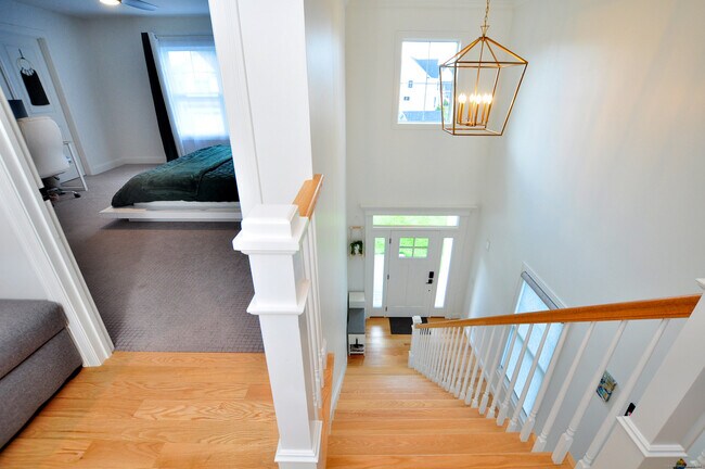 Building Photo - 5 Oakwood Cir
