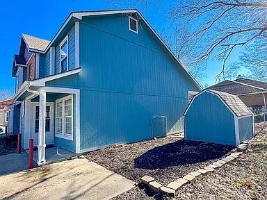 Building Photo - 1327 E 21st Ter