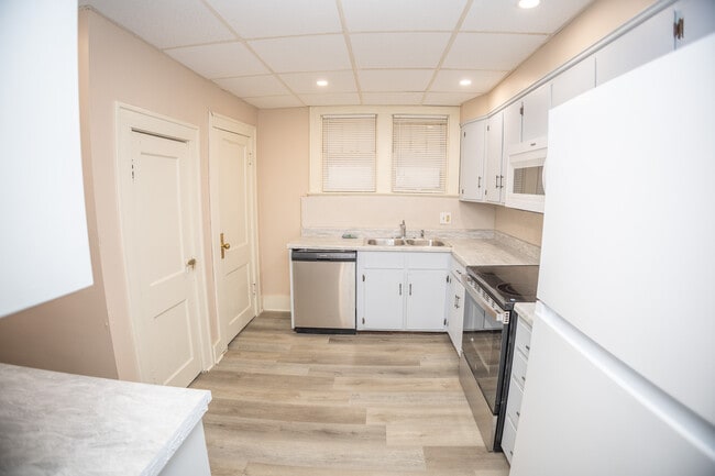 Building Photo - 927 E Dunklin St