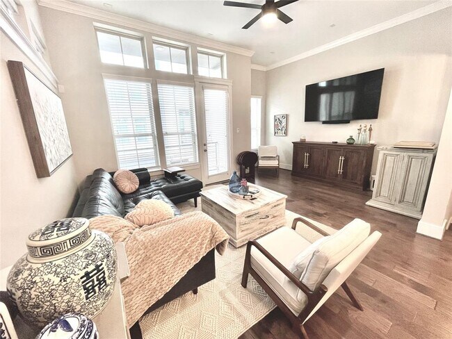 Primary Photo - 809 Leavenworth Ave