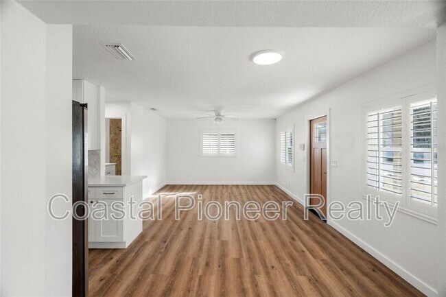 Building Photo - 6710 S Cortez Ave