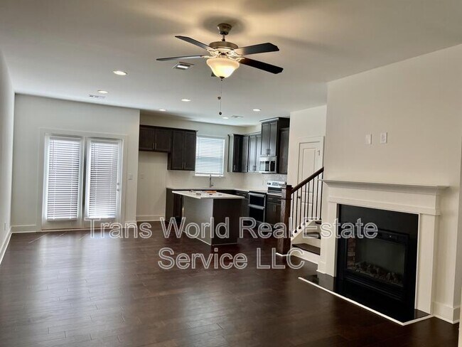 Primary Photo - 175 N Auburn Landing Pl
