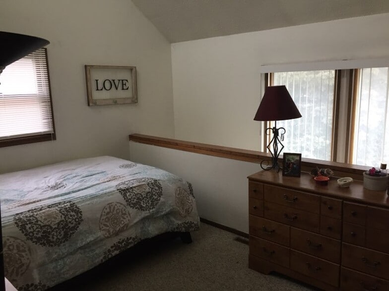 Building Photo - 603 E 16th St