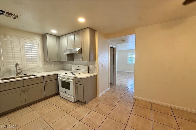 Building Photo - 9300 Cool Creek Ave