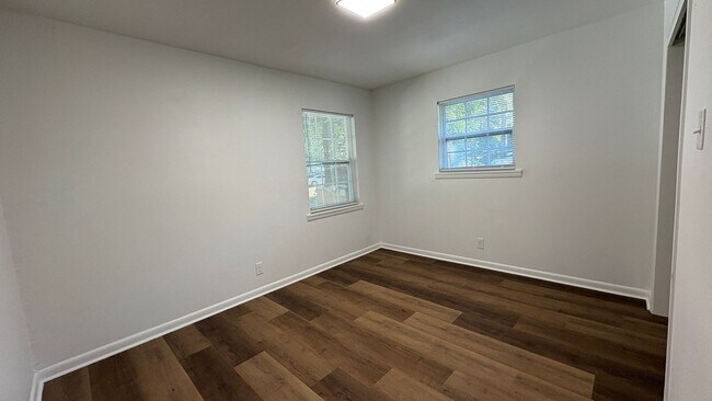 Building Photo - 14 Clement Dr