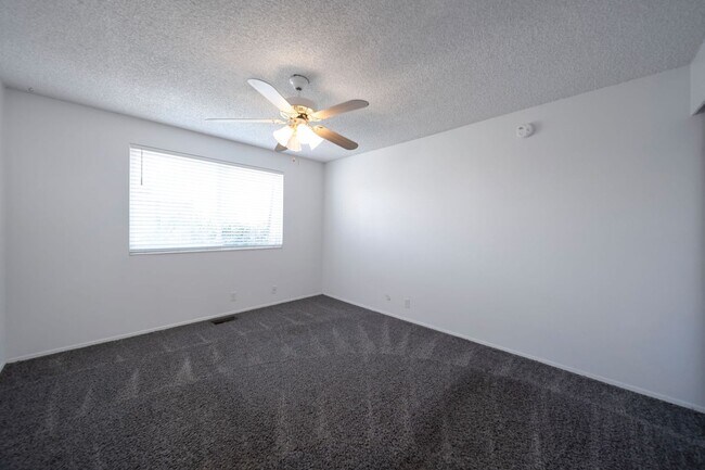 Building Photo - Charming Condo in Meadowbrook Village w 1 ...