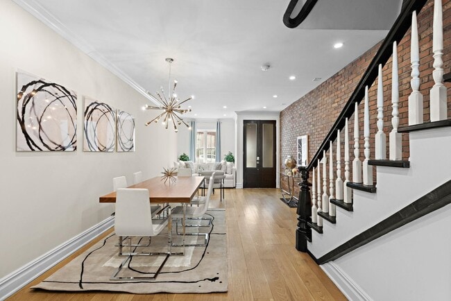 Building Photo - 526 Hudson St