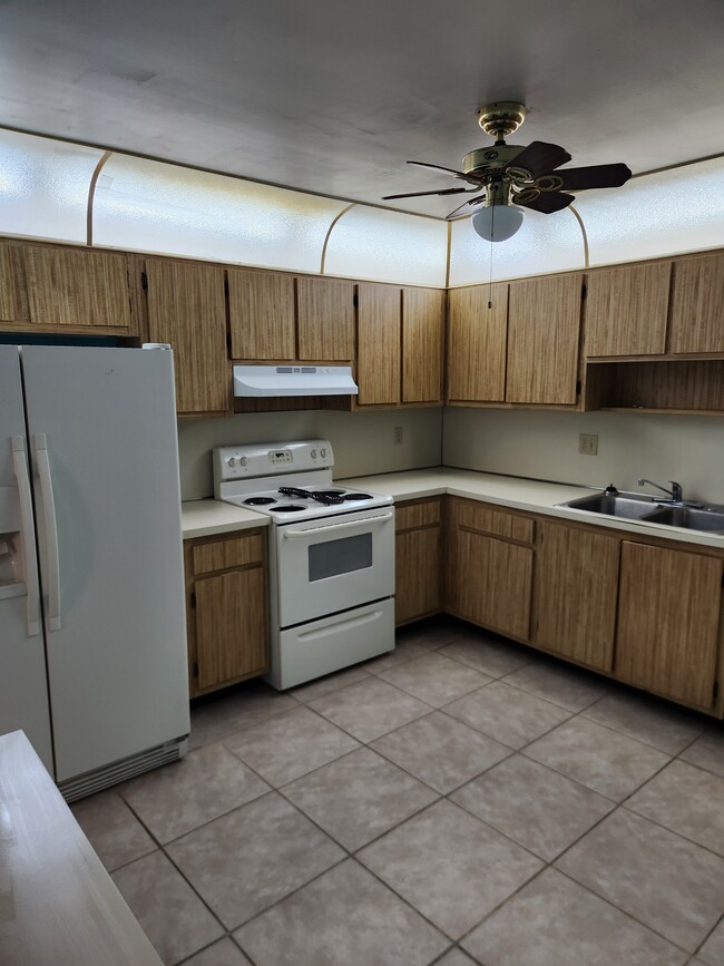 Building Photo - 1303 Peppertree Trl