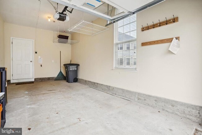 Building Photo - 13930 Greendale Dr