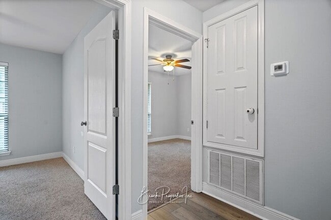 Building Photo - 6130 Autumn Pines Cir