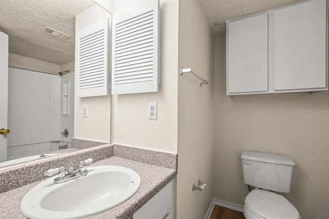 Building Photo - 2401 Leon St