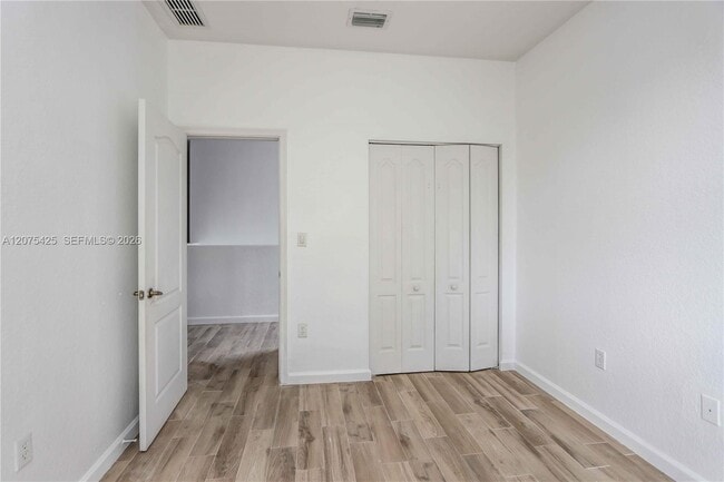 Building Photo - 3955 NE 11th Dr