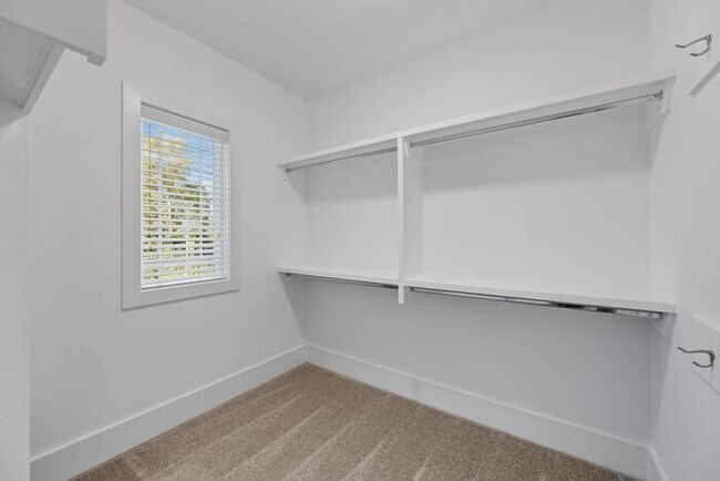 Building Photo - Stunning Home in Melrose 12 South Area...D...