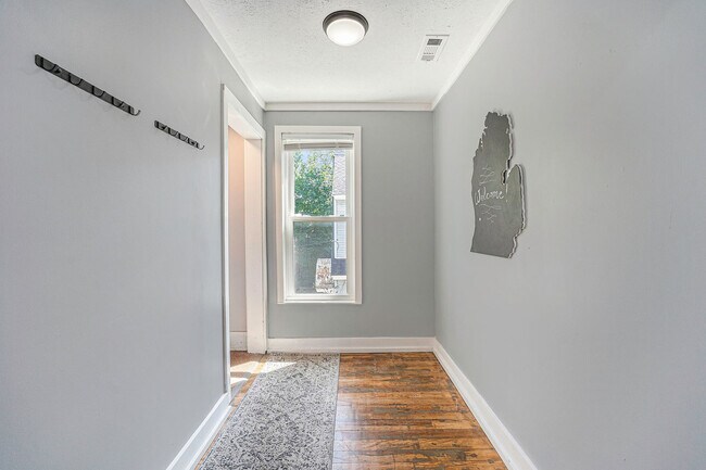 Building Photo - 149 Valley Ave SW