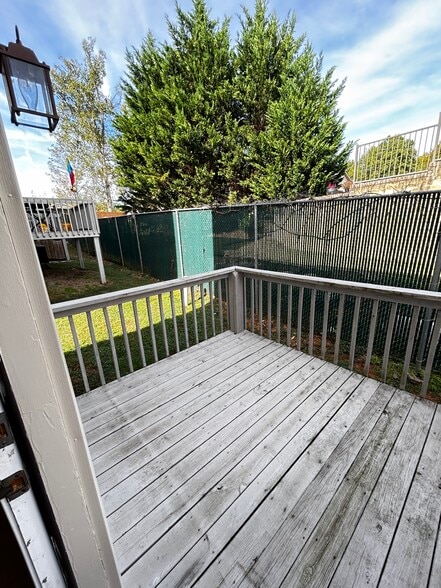 Building Photo - 563 Boring Chapel Rd