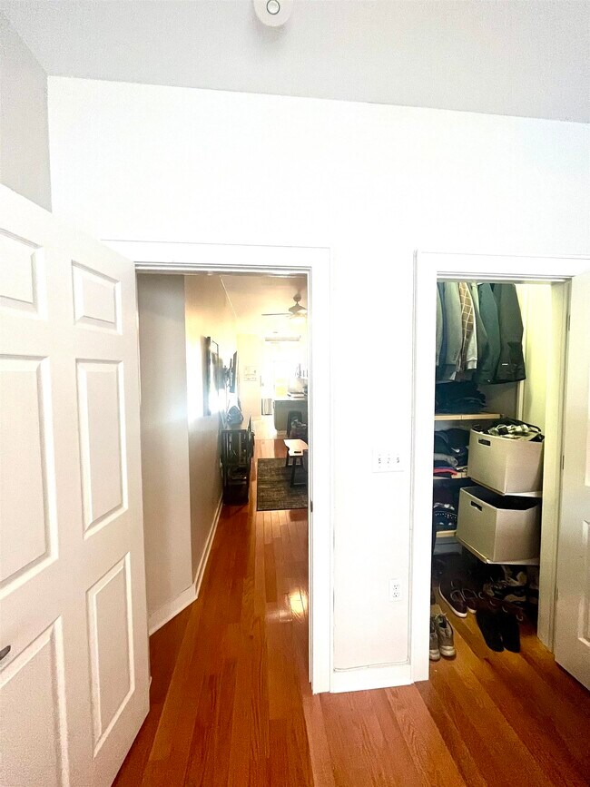 Building Photo - 422 Bloomfield St